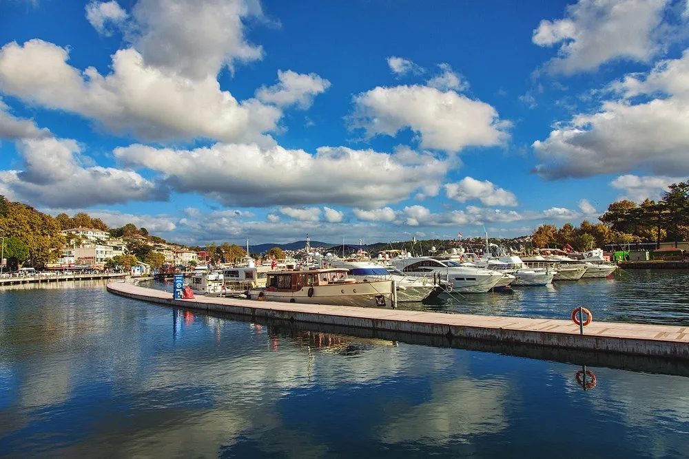 Sariyer pier, marina in Sarıyer, Turkey