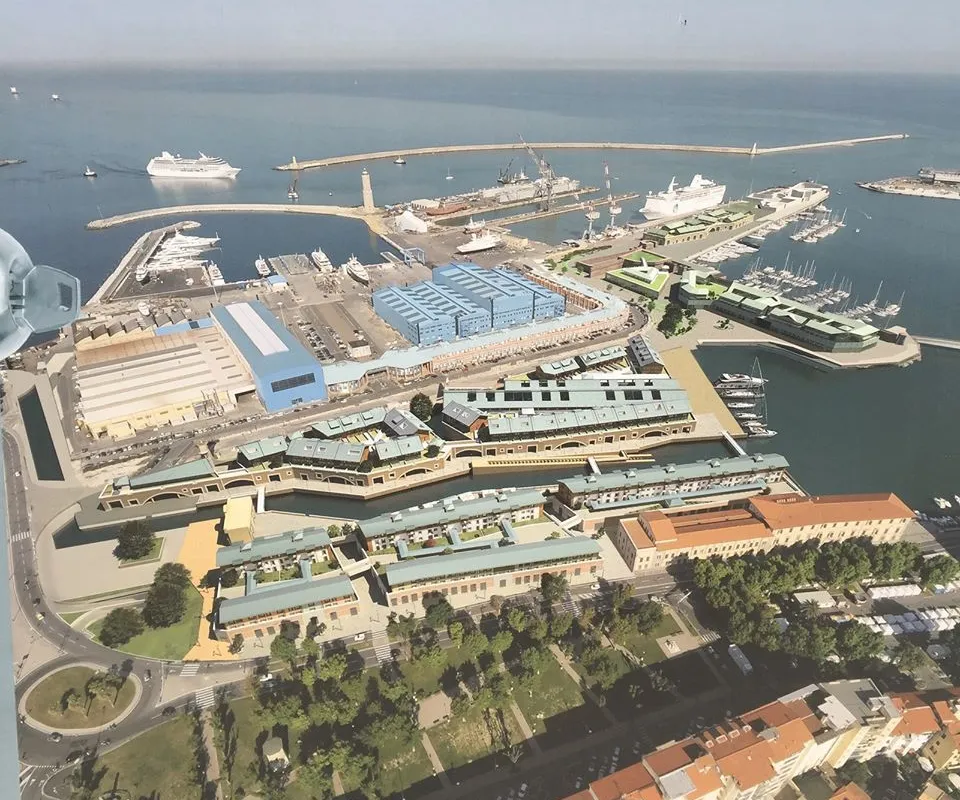 Centro Commerciale Porta a Mare Marina in Livorno, Italy — photo 4