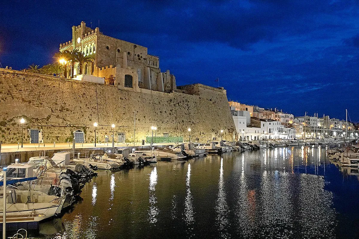 Puerto Antiguo de Ciutadella, marina in Ciutadella de Menorca, Spain — photo 3