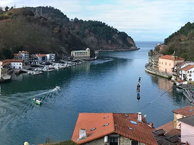 Puerto de Pasaia Donibane, marina in Pasaia, Spain — photo 3