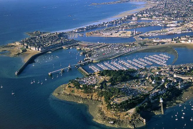 Port des Sablons, marina in Saint-Malo, France — photo 2
