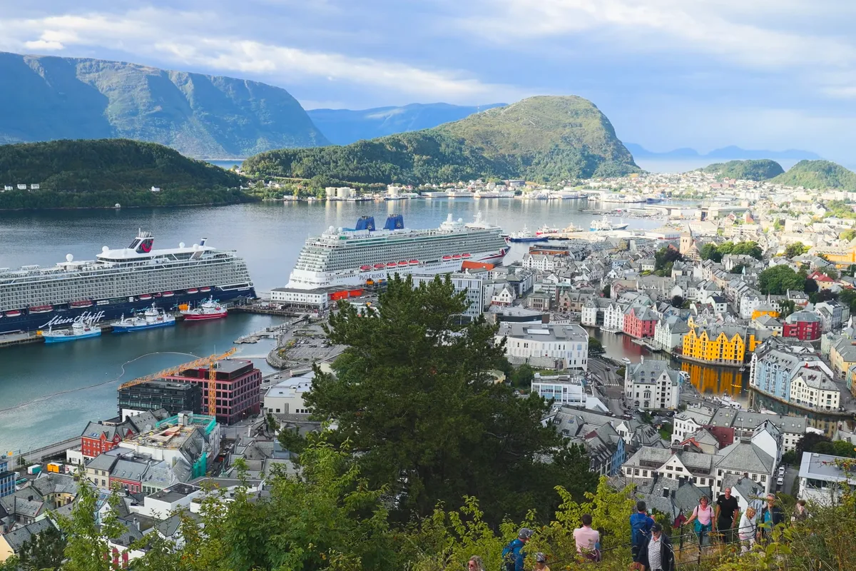 Alesund View Point Pier, marina in Ålesund, Norway — photo 3