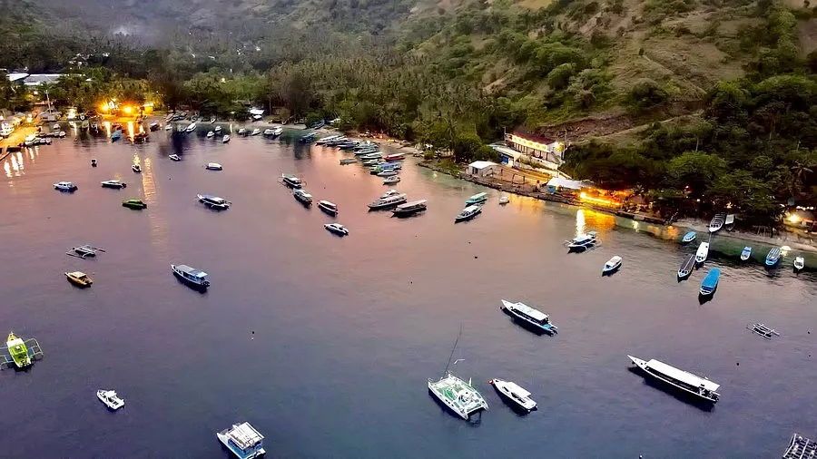 Teluk nare Marina in Pemenang Timur, Indonesia