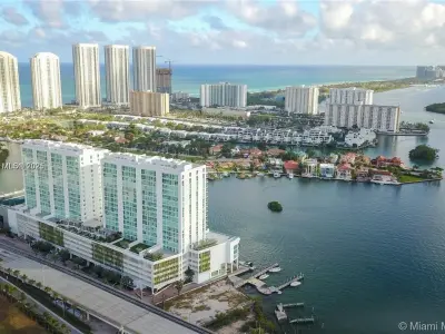 Sunny Isles Blvd Marina in Sunny Isles Beach, United States — photo 2