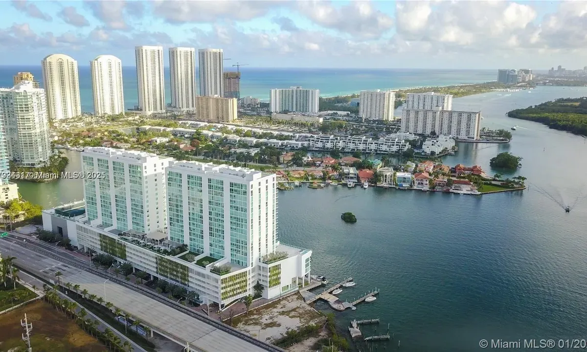 Sunny Isles Blvd Marina in Sunny Isles Beach, United States — photo 2