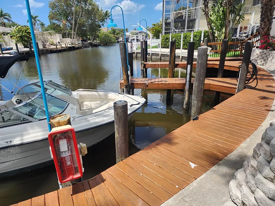 Bayshore Inn & Docks, marina in East Naples, United States
