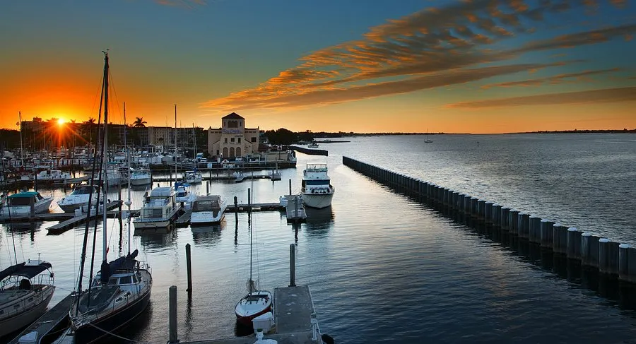 Bayshore Inn & Docks, marina in East Naples, United States — photo 2
