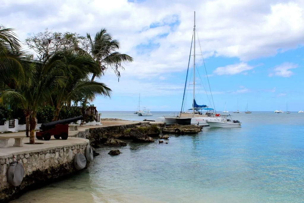 Bayahibe beach, marina in Bayahibe, Dominican Republic — photo 2