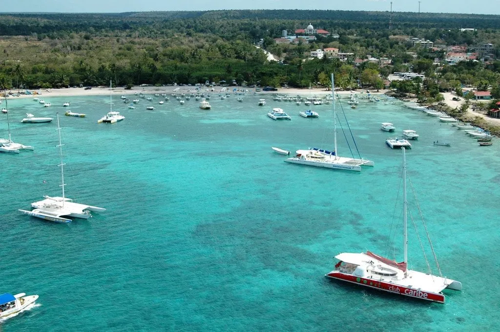 Bayahibe beach, marina in Bayahibe, Dominican Republic — photo 3