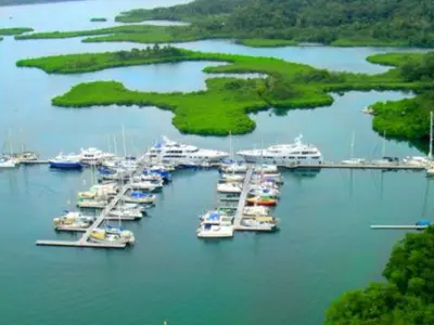 Panama, Bocas del Toro, IGY Red Frog Beach Island Marina — photo 3