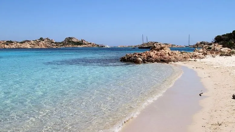 Spiaggia dei Cavalieri, anchorage in La Maddalena, Italy — photo 8