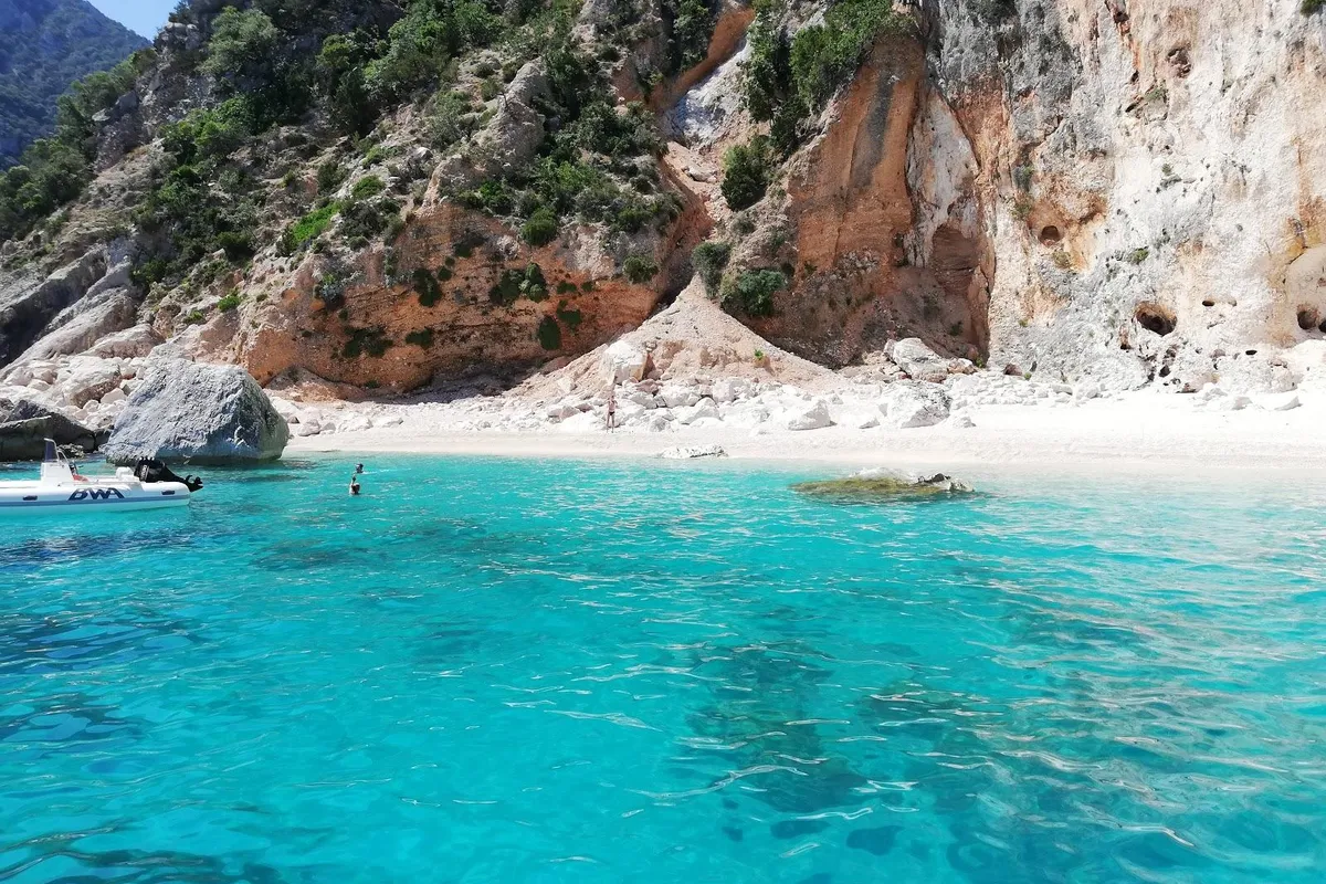 Cala delle Sorgenti di Goloritzé I, bay in Baunei, Italy — photo 3