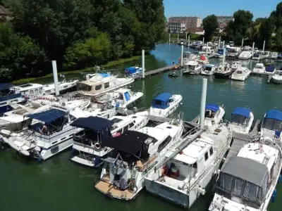 Port de plaisance de Saint-Léger-sur-Dheune, marina in Saint-Léger-sur-Dheune, France