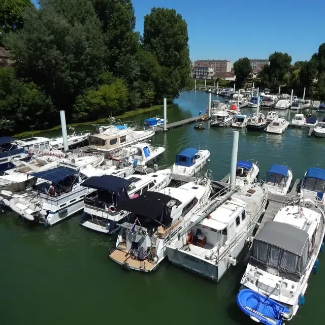 Port de plaisance de Saint-Léger-sur-Dheune, marina in Saint-Léger-sur-Dheune, France