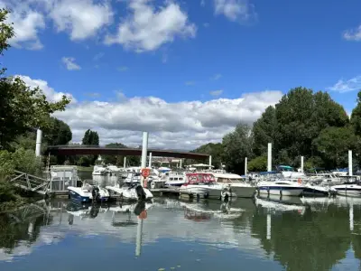 Port de plaisance de Saint-Léger-sur-Dheune, marina in Saint-Léger-sur-Dheune, France — photo 2