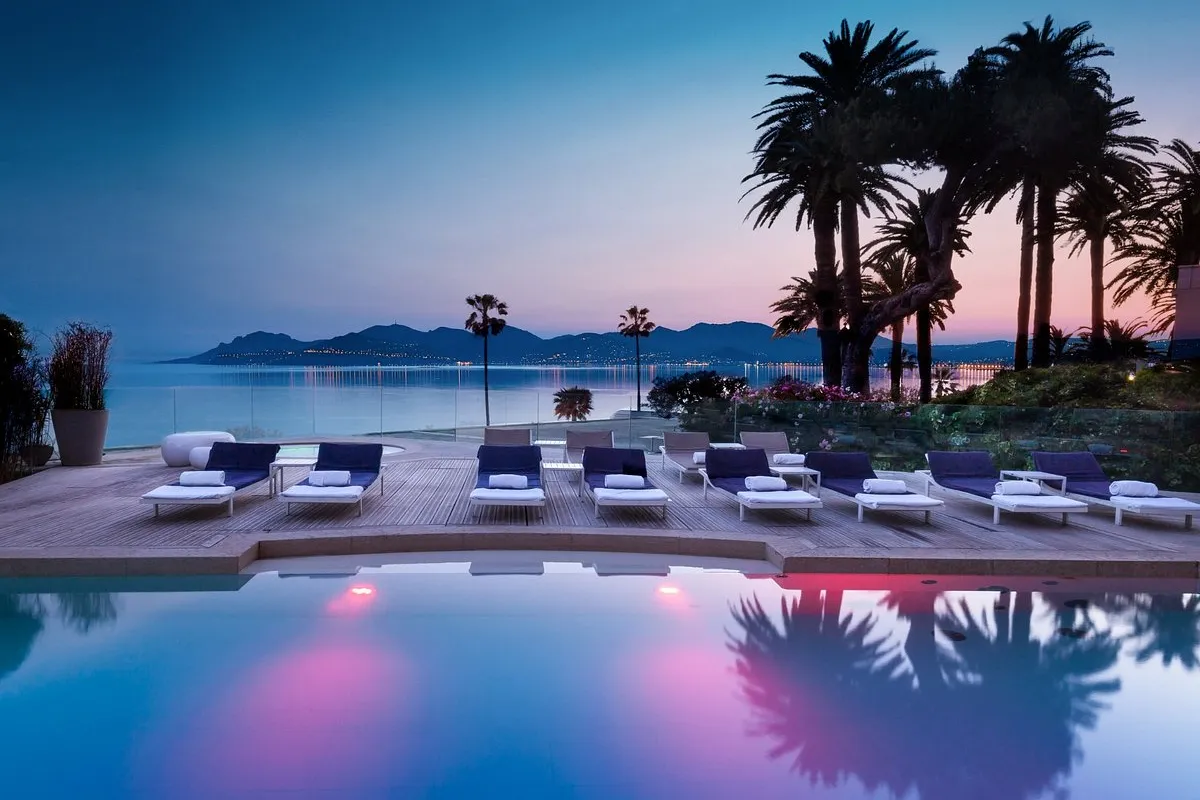 La Piscine, stop in Cannes — photo 2