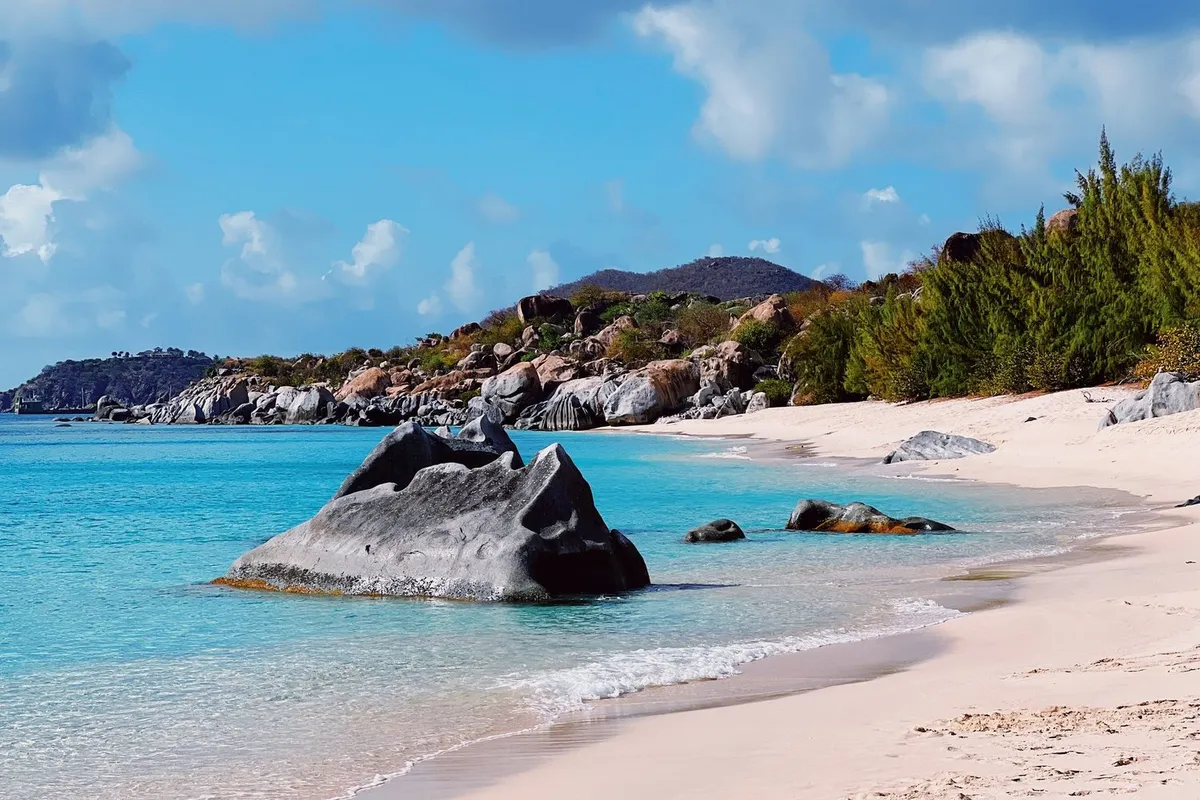 Little Trunk Bay, anchorage in Spanish Town — photo 5
