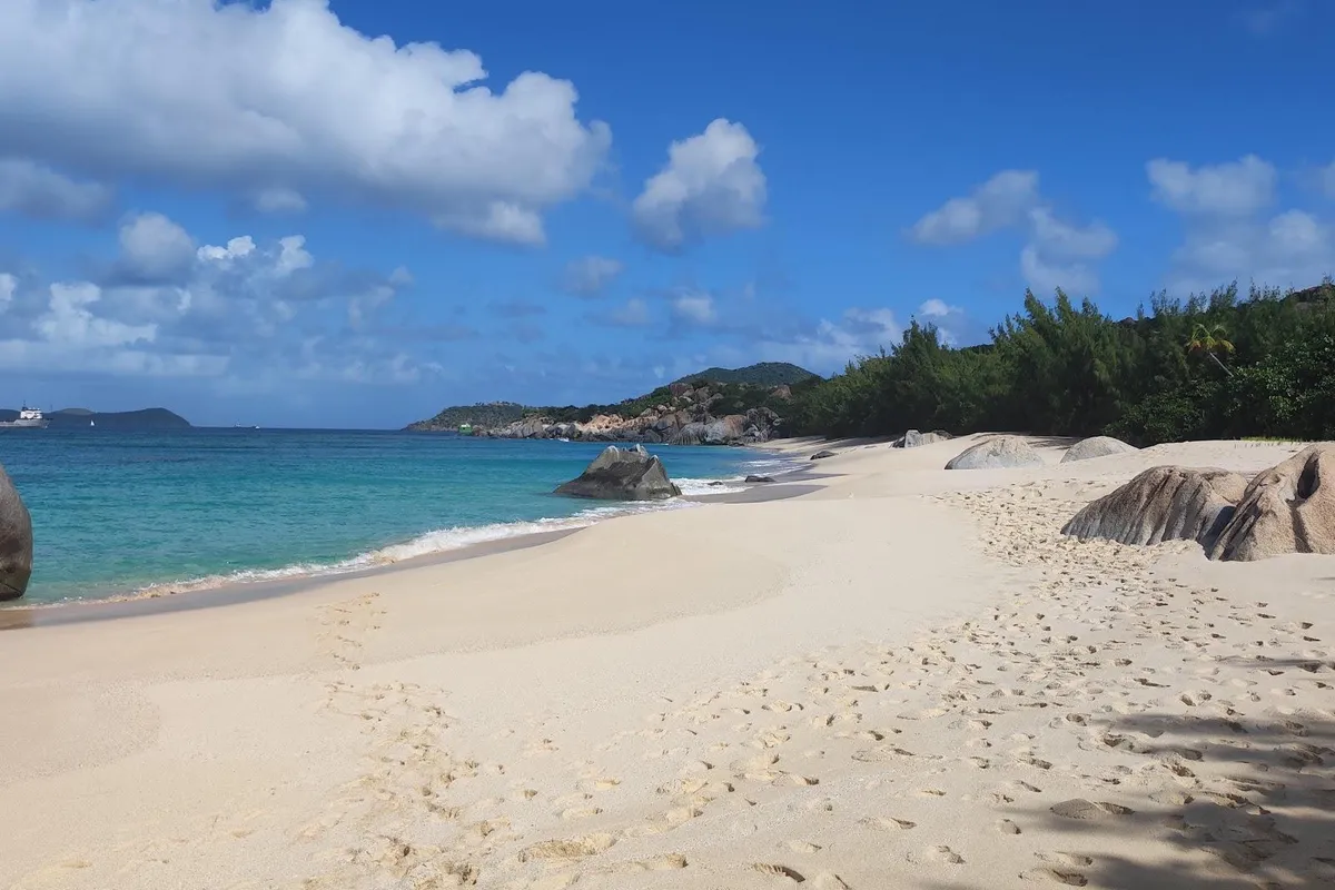 Little Trunk Bay, anchorage in Spanish Town