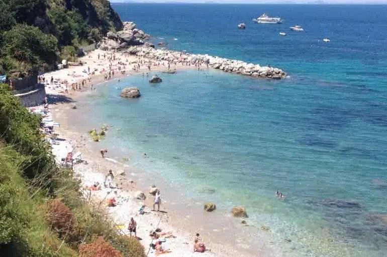 Spiaggia Libera di Marina Grande, stop in Capri — photo 2