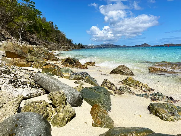 Salomon Bay, anchorage in Saint Thomas - Saint John District — photo 3
