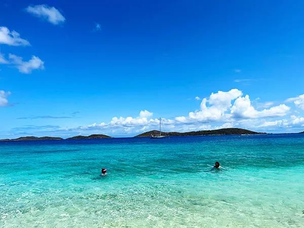 Salomon Bay, anchorage in Saint Thomas - Saint John District — photo 2