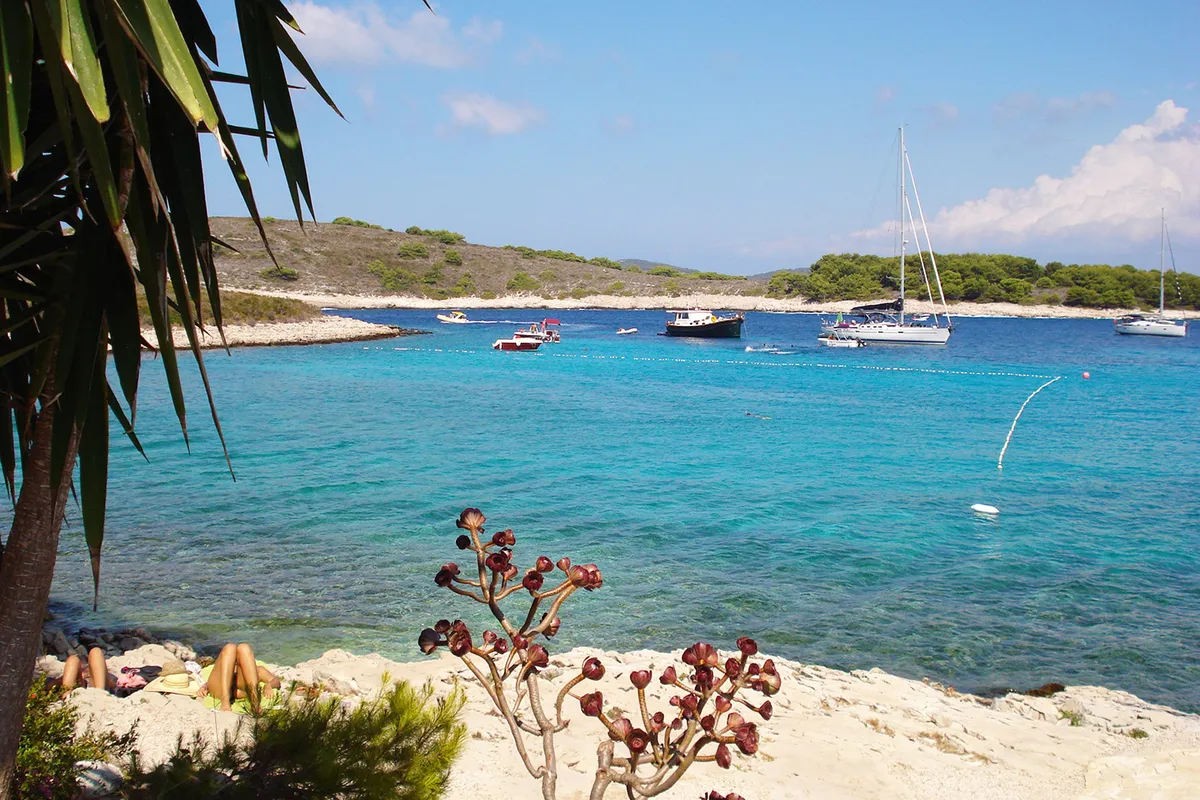 Mlini Bay, stop in Hvar town — photo 2