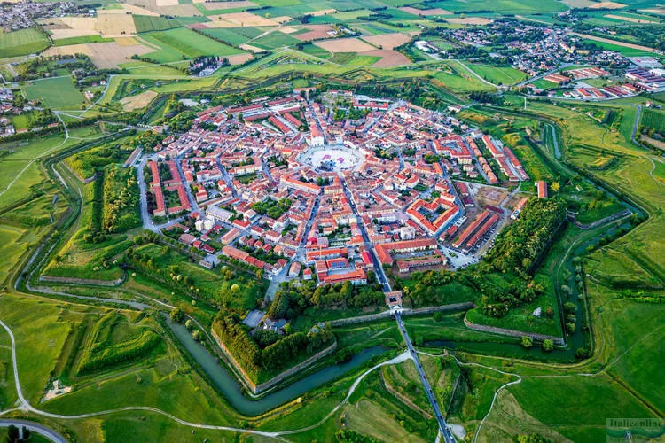 Palmanova, stop — photo 6