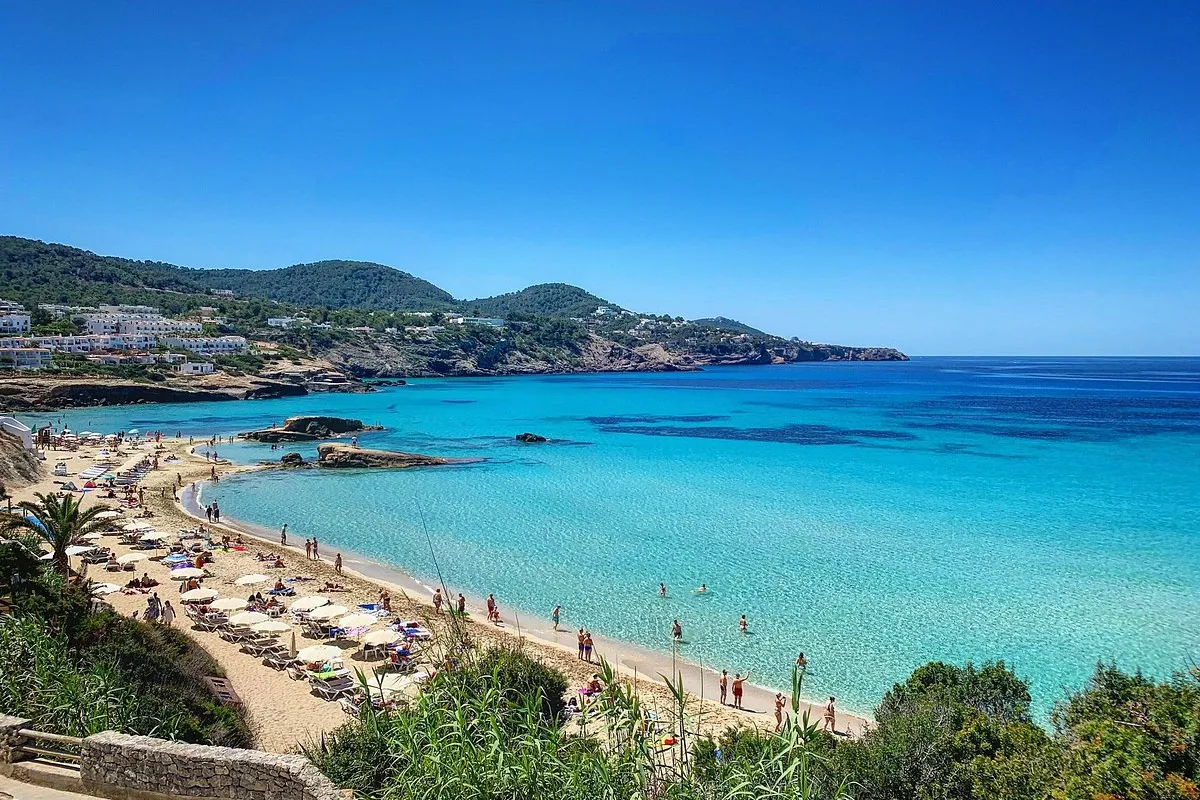 Cala Tarida, stop