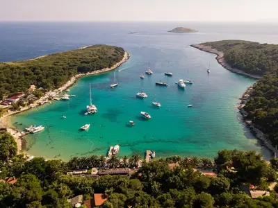 Uvala Vinogradišće, stop in Hvar town — photo 2