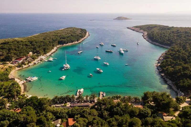 Uvala Vinogradišće, stop in Hvar town — photo 2