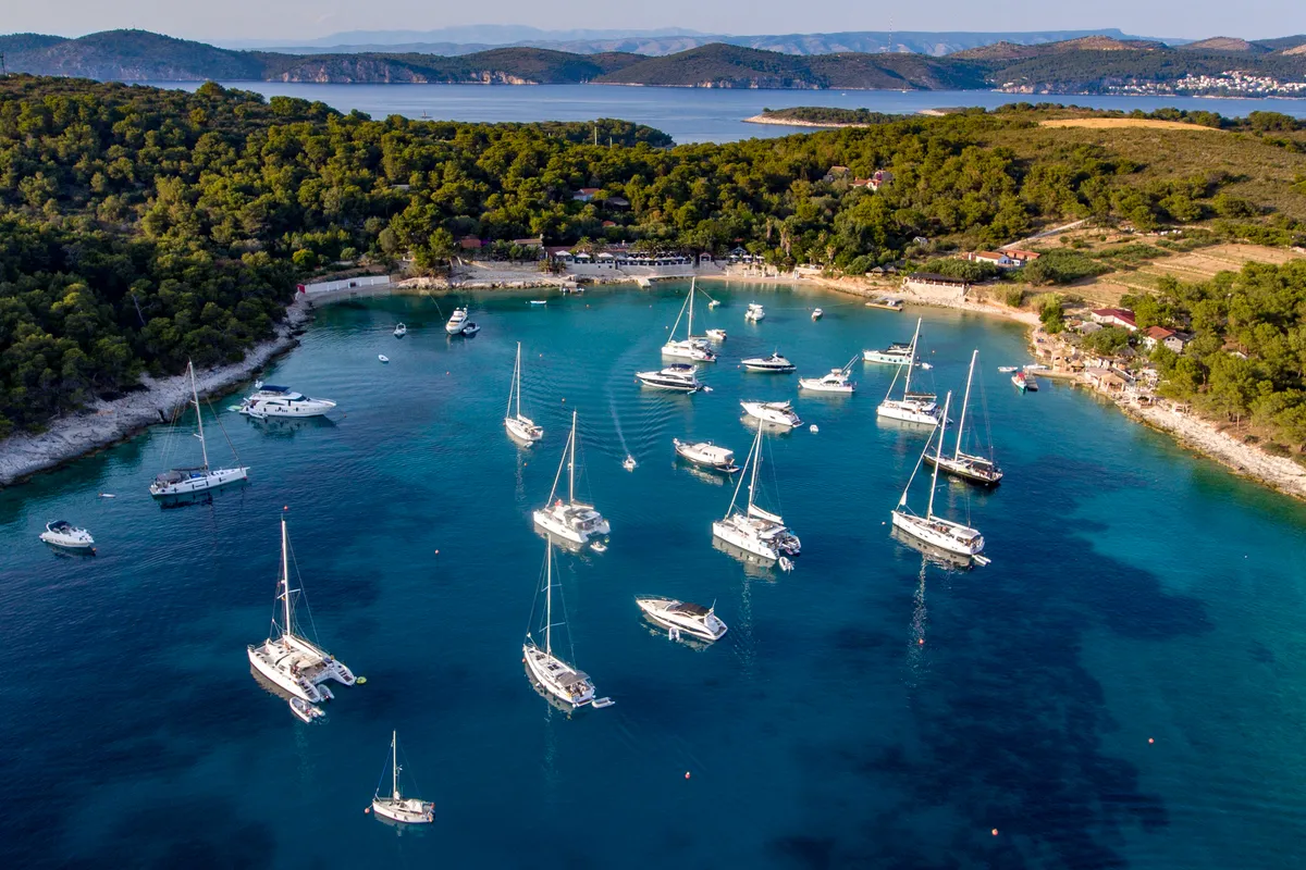 Uvala Vinogradišće, stop in Hvar town