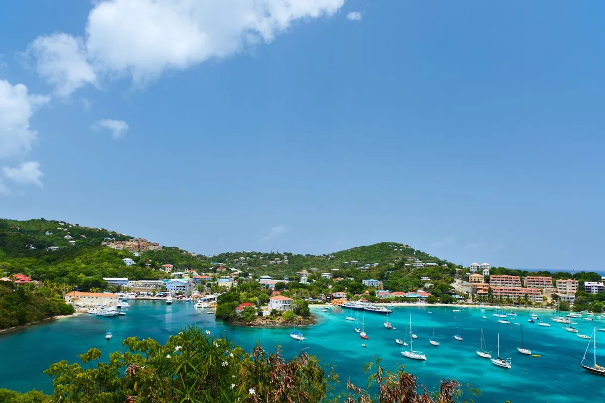 Christmas Cove, anchorage in Saint Thomas - Saint John District — photo 4