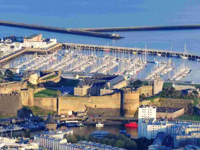Port du Château, stop — photo 3
