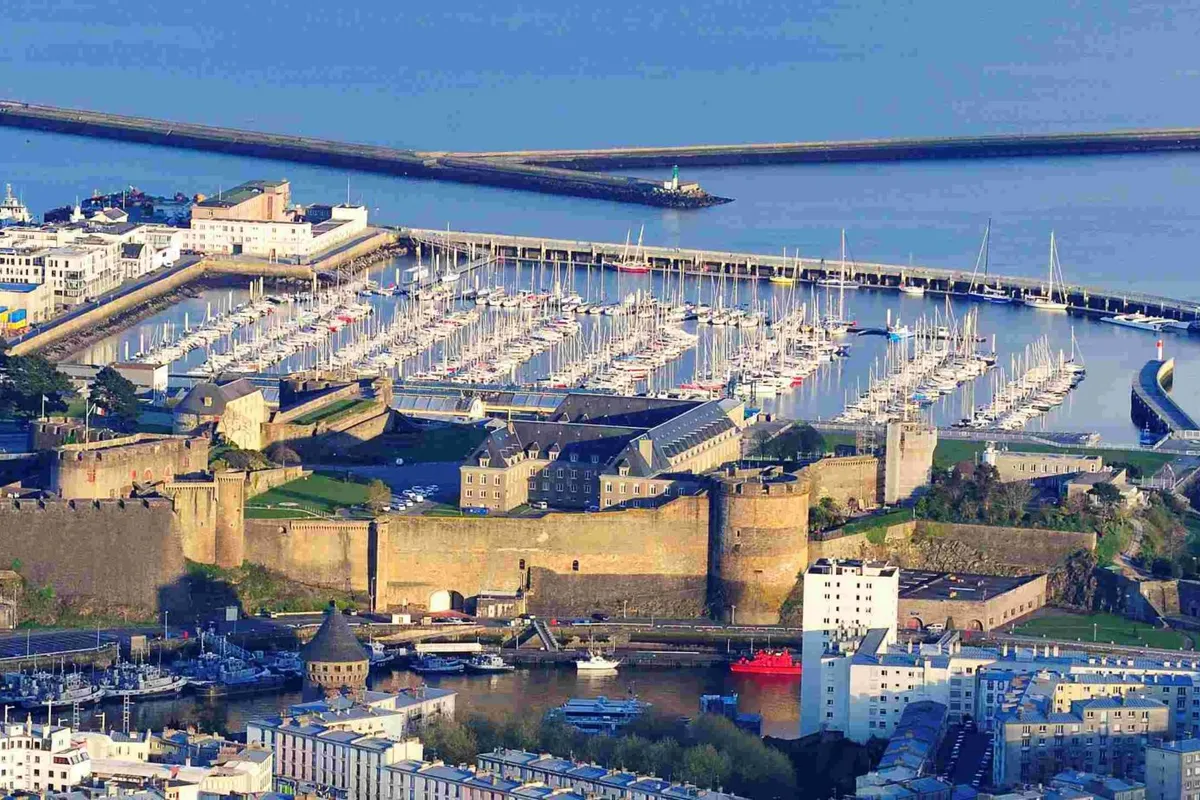 Port du Château, stop — photo 3