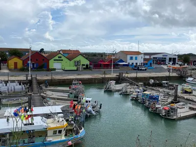 Port du Château, stop — photo 4