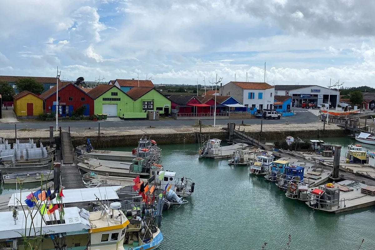 Port du Château, stop — photo 4