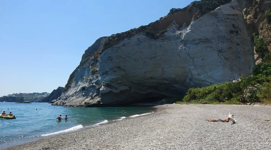 Frontone, stop in Ponza — photo 6
