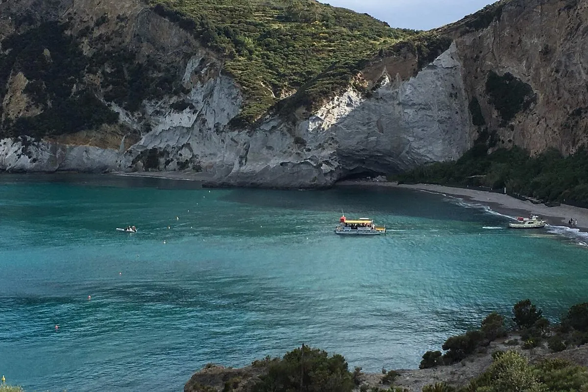 Frontone, stop in Ponza