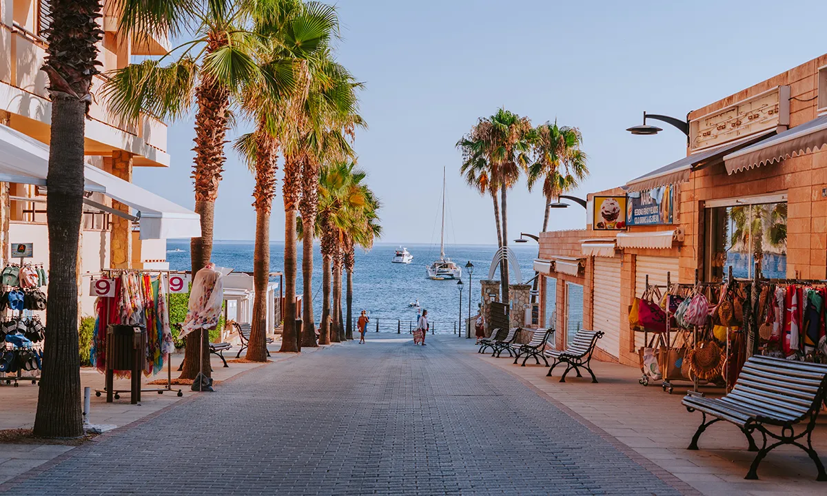 Camp de Mar, stop