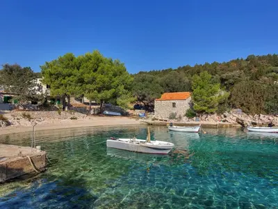 Uvala Zavraće, stop in Općina Milna — photo 2