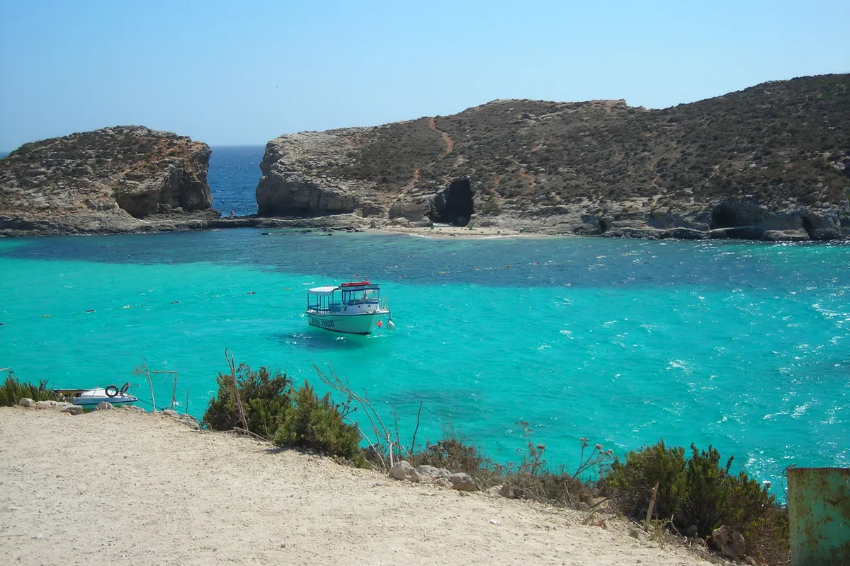 Il-Bejta tal-Fenek, stop in Mġarr, Malta — photo 2