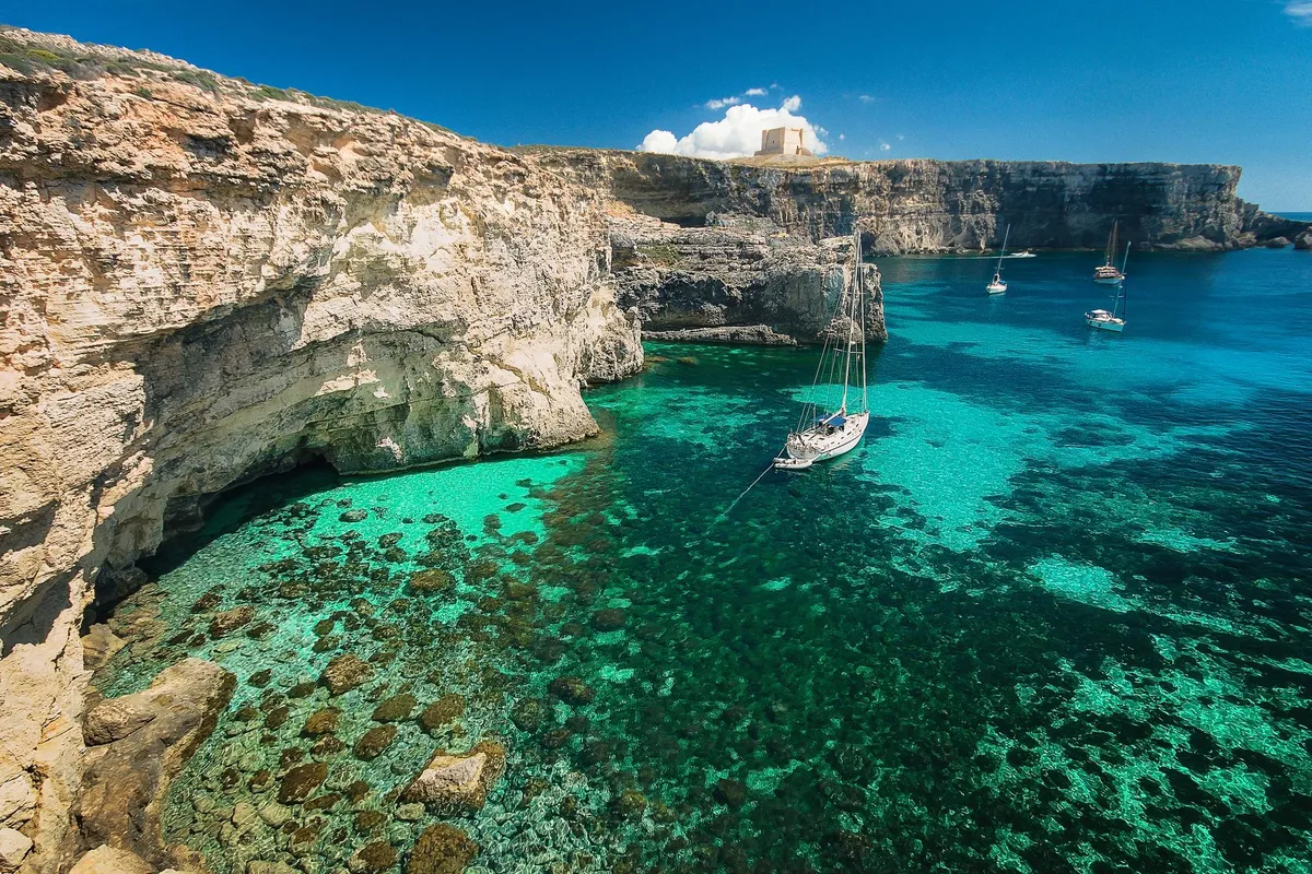 Il-Bejta tal-Fenek, stop in Mġarr, Malta — photo 3