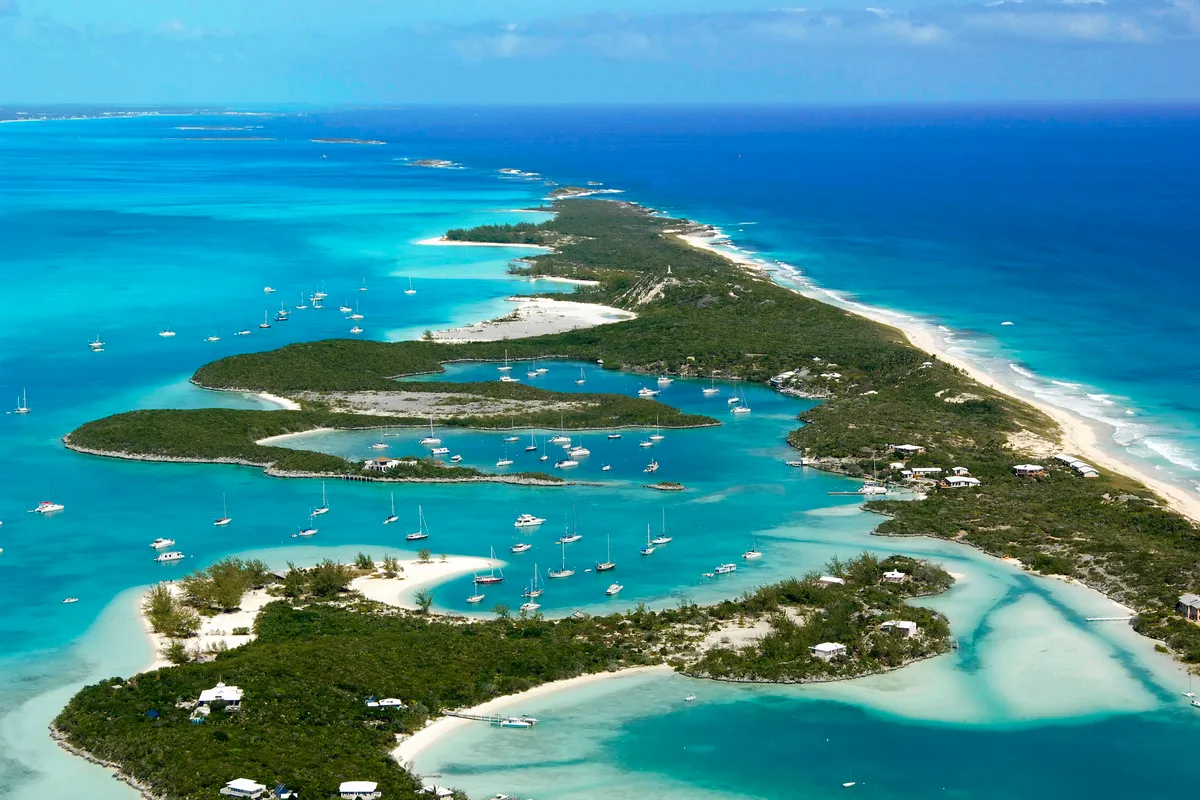 Hurricane Hole 1, stop in Exuma, Bahamas — photo 7