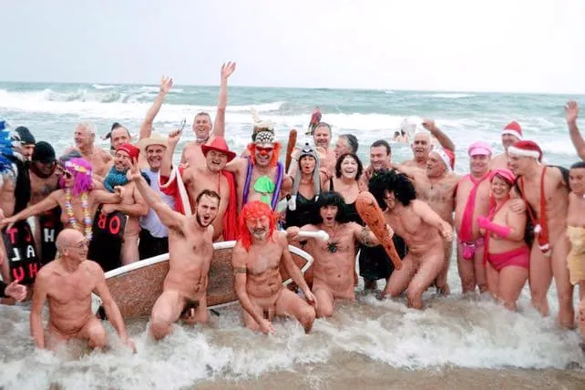 Plage naturiste, stop in France