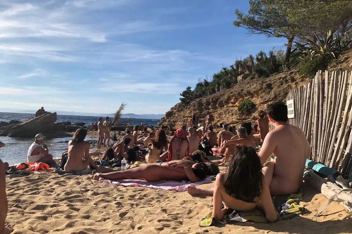 Plage naturiste, stop in France — photo 2