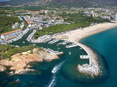 Port de Sant Feliu de Guíxols, stop in Castell d'Aro, Platja d'Aro i s'Agaró, Spain — photo 2