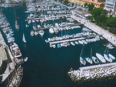Port de la Darse, stop — photo 4