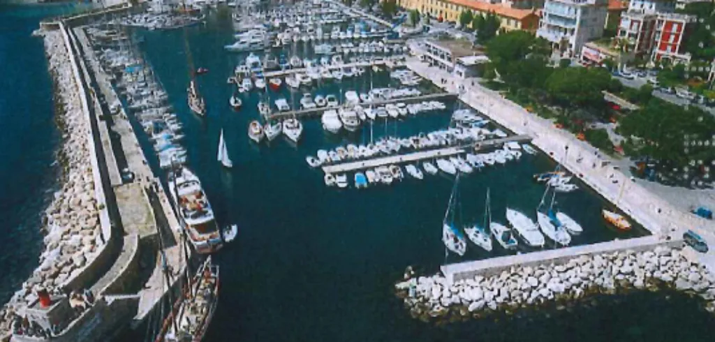 Port de la Darse, stop — photo 4