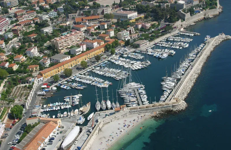 Port de la Darse, stop