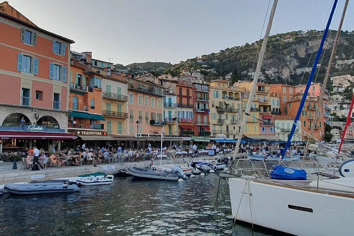 Port de la Darse, stop — photo 3